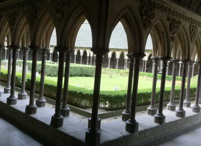 Qu’est-ce que l’abbaye du Mont-Saint-Michel ?