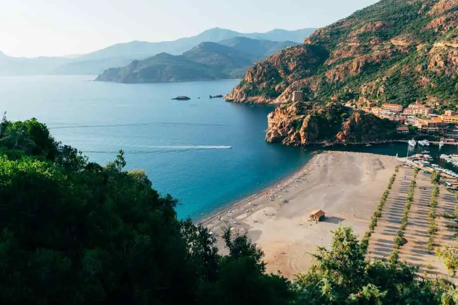 Les plus belles plages de Corse-du-Sud et du Nord : où poser votre serviette cet été ?