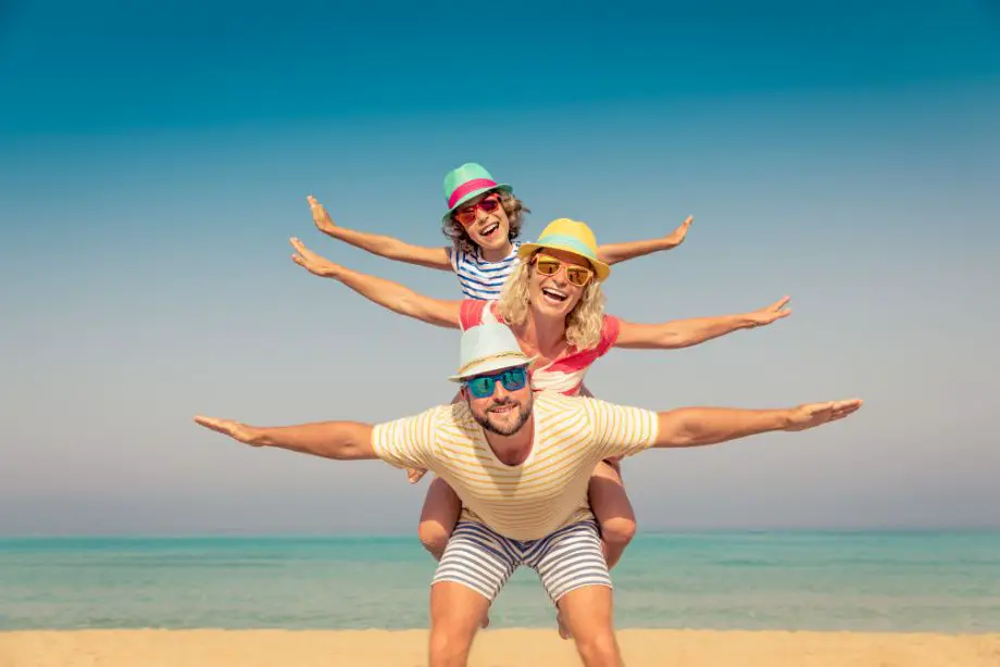 Où partir au soleil en décembre en famille ? Les destinations idéales pour des vacances réussies