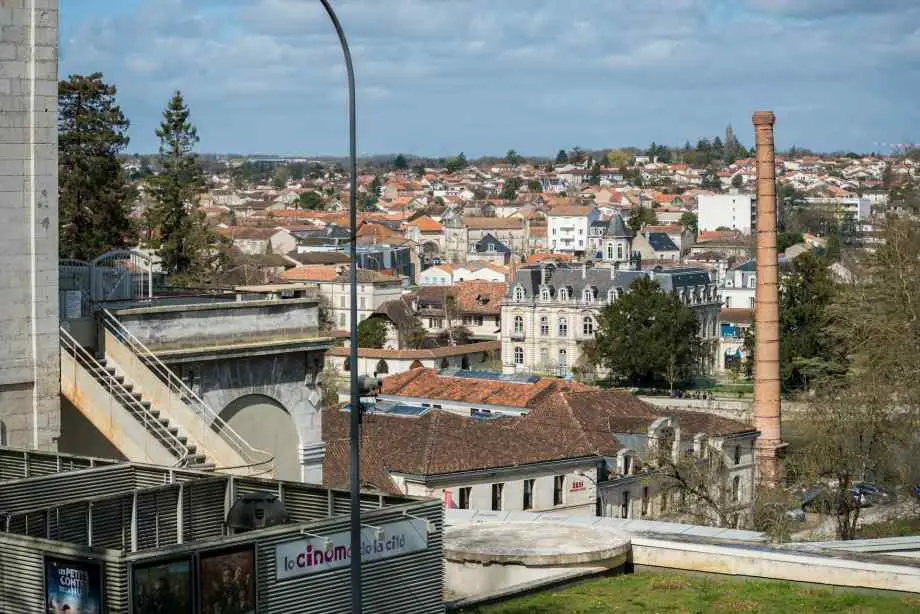 Analyse des facteurs qui influencent les prix immobiliers