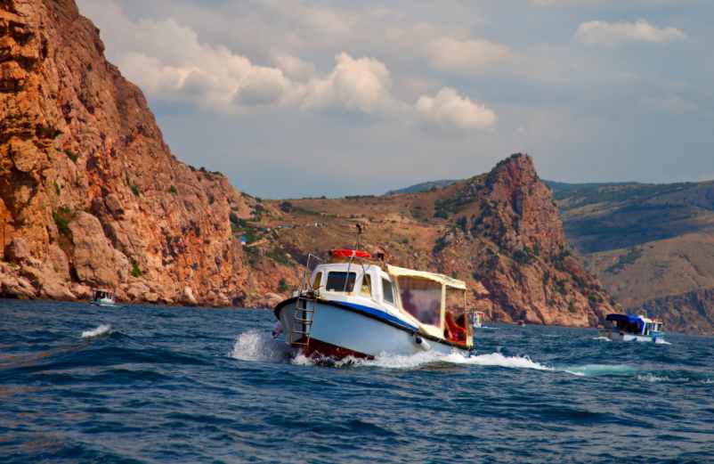 Comment découvrir la réserve de Scandola en bateau lors d’une promenade en mer ? CAF de Nice
