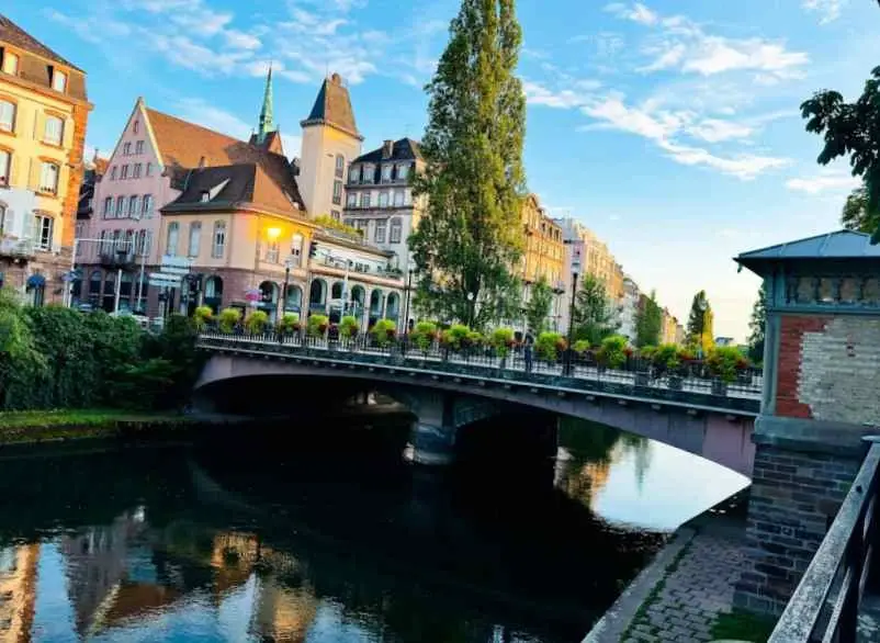 Des villes de province riches en culture et en charme CAF de Nice Des villes de province riches en culture et en charme CAF de Nice