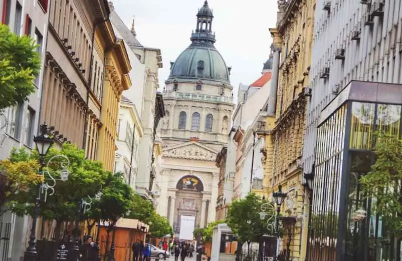 Flâner dans le quartier juif de Budapest et ses ruines-bars CAF de Nice Flâner dans le quartier juif de Budapest et ses ruines-bars CAF de Nice