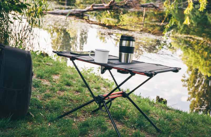 Table pliant : le meilleur modèle pour la randonnée CAF de Nice