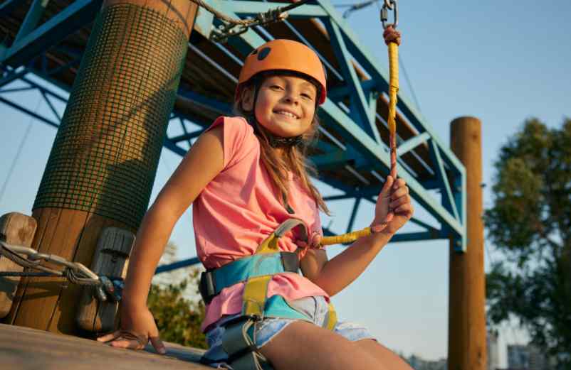 Comment l’innovation technologique transforme la sécurité des parcs de loisirs en hauteur ? CAF de Nice