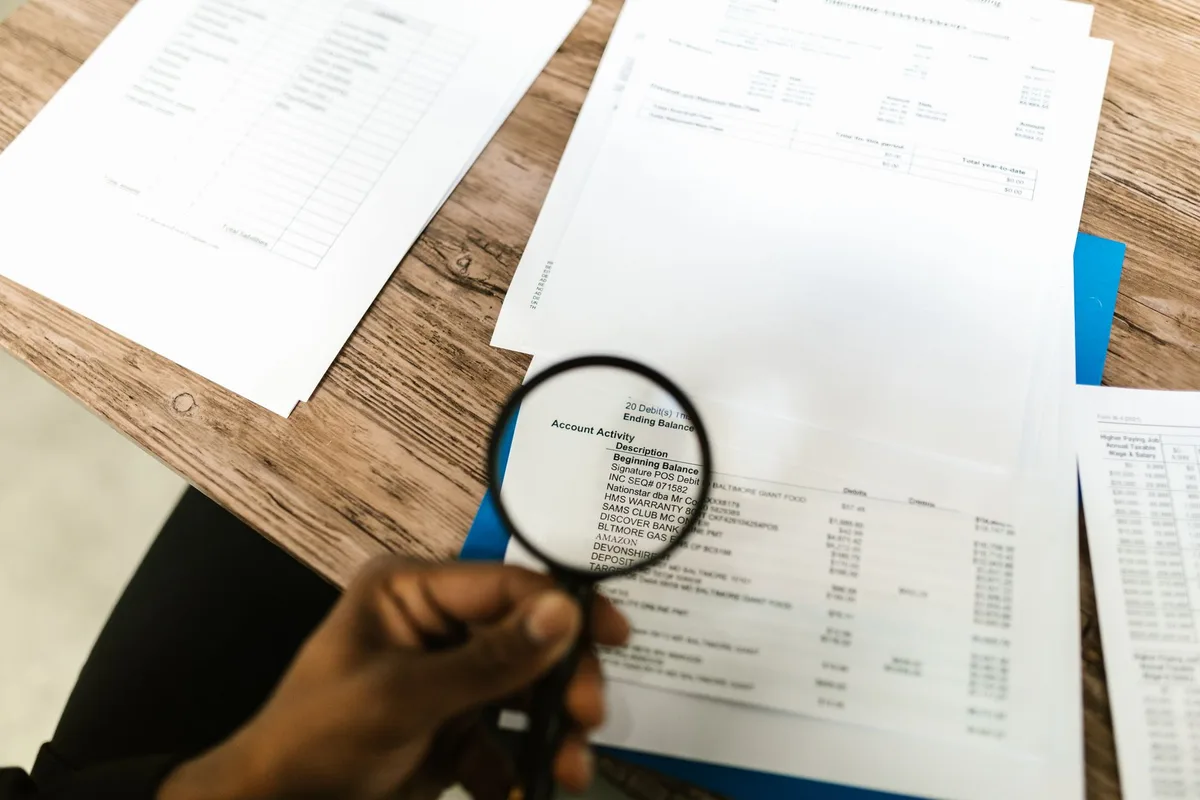 Révision de documents multilingues avec corrections de traduction sur un bureau