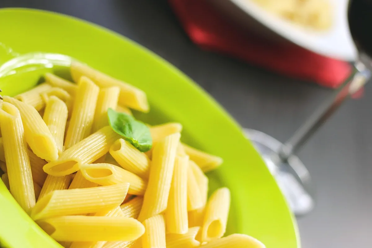Repas simple en bord de mer pour un budget vacances économique