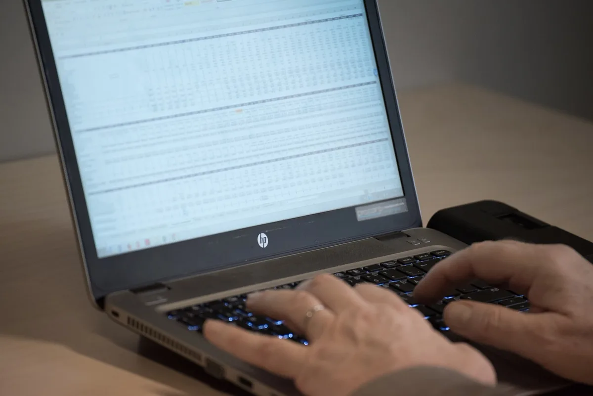 Calculatrice et feuille de calcul pour planifier les dépenses annuelles et les récompenses