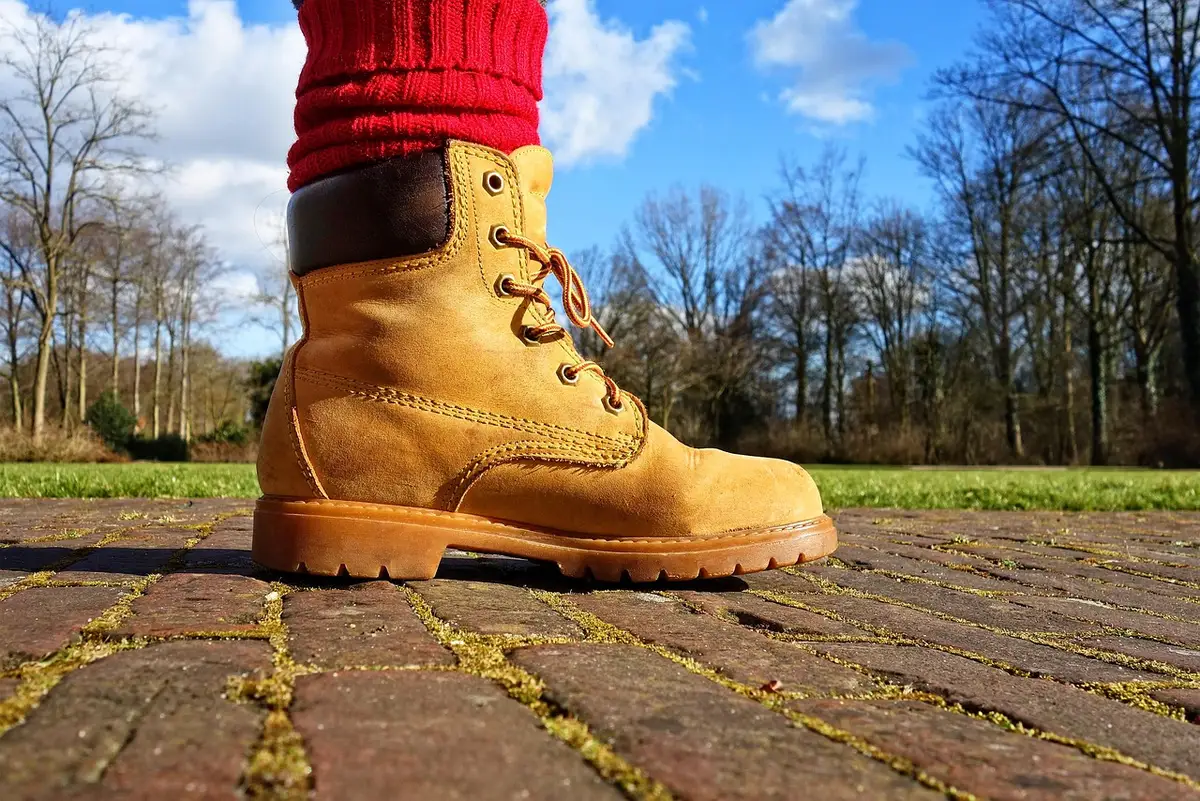 Semelles amovibles et pastilles de gel posées près de ballerines