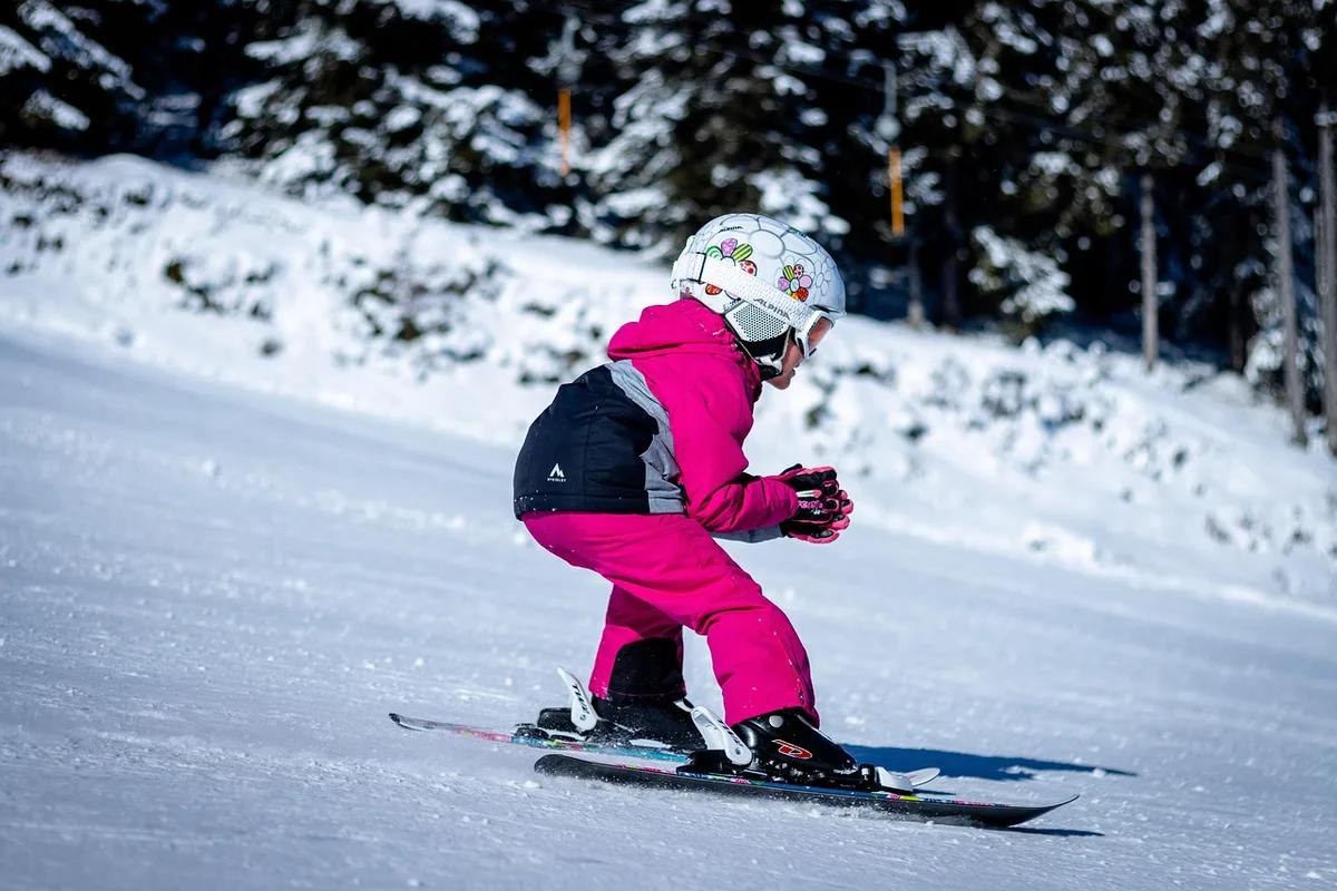 Village de Courchevel et pistes en journée